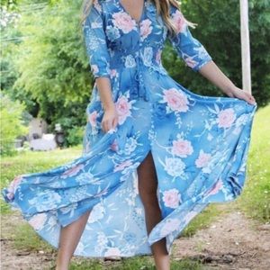 Beautiful boho dress. Wore only twice. Maxi dress with 3/4 length sleeves